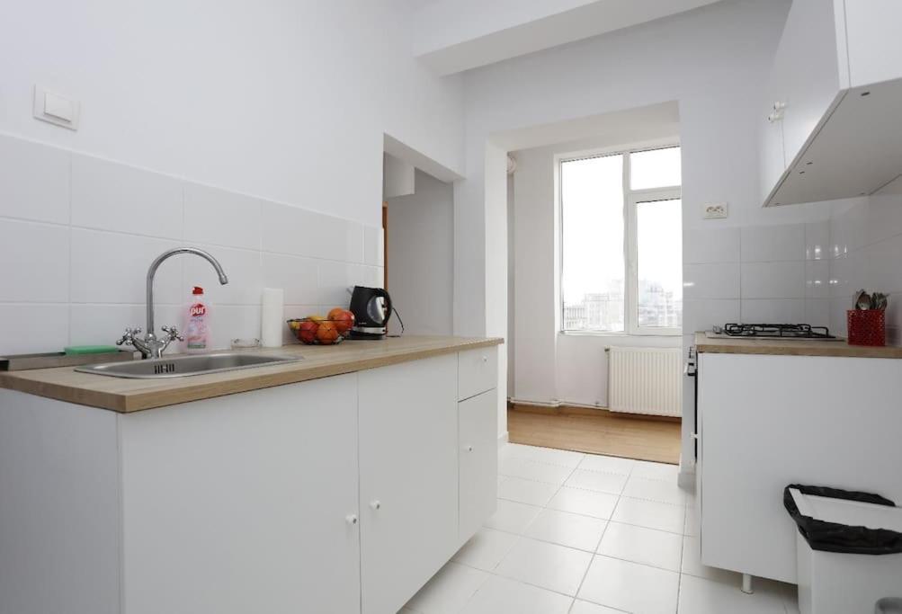 3 Bdrm Apartment In City Center Bucarest Exterior foto