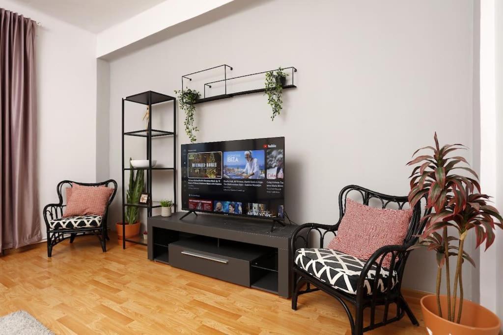 3 Bdrm Apartment In City Center Bucarest Exterior foto