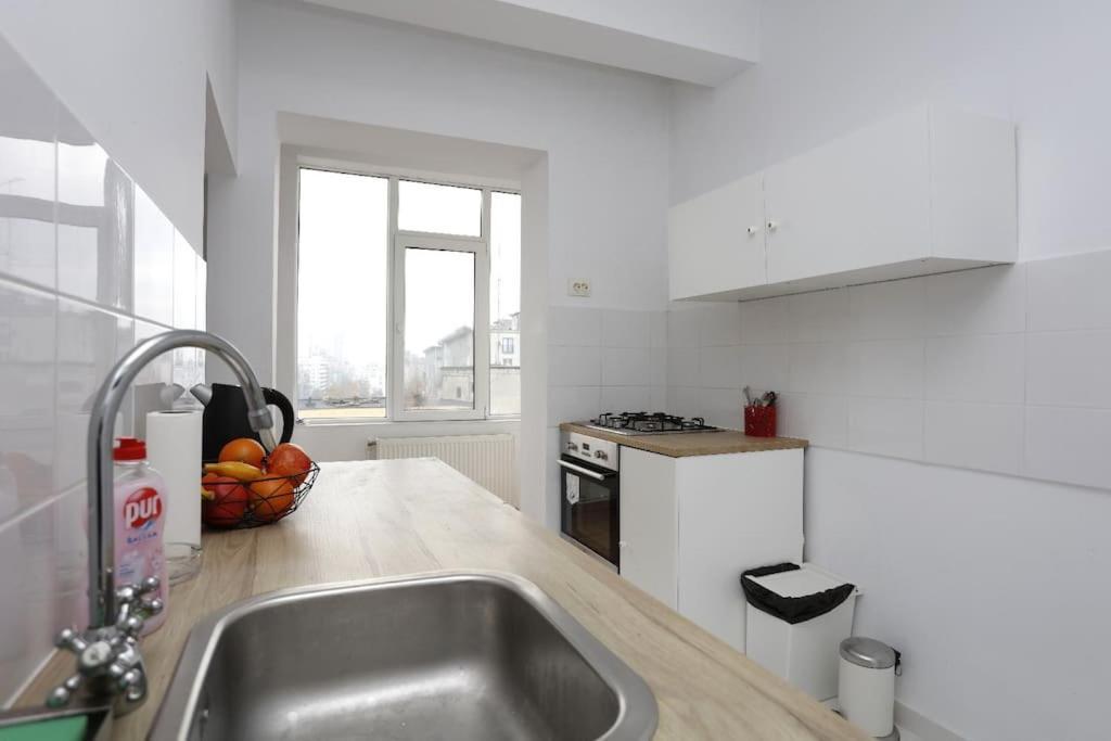3 Bdrm Apartment In City Center Bucarest Exterior foto